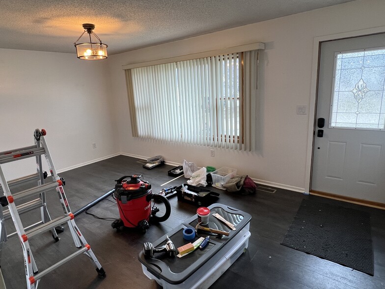 Building Photo - 607 James St NE