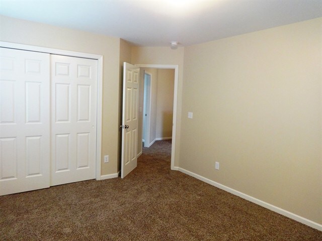 Building Photo - 114 Summer View Road