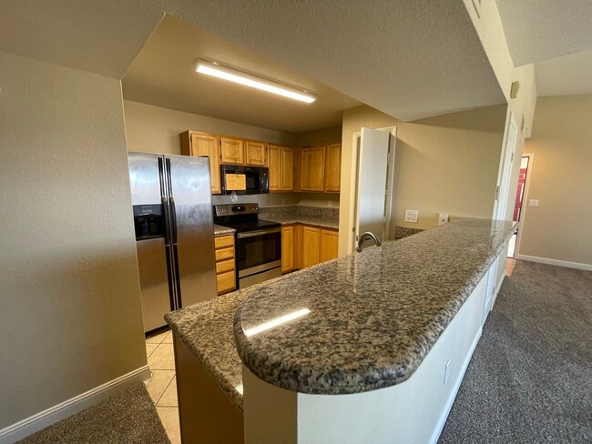 Building Photo - Gorgeous 2nd Floor Unit-Available SOON!