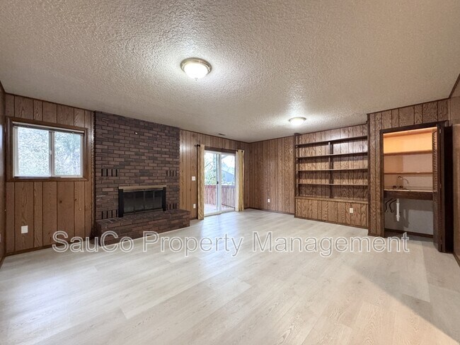 Building Photo - 324 SE 30th Ave