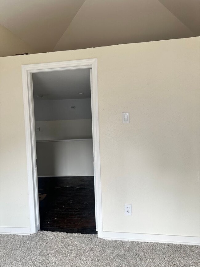 Building Photo - 1122 E Dunklin St