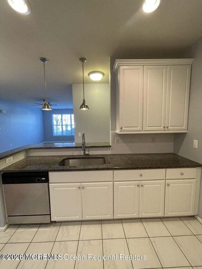 Building Photo - 610 Sophee Ln