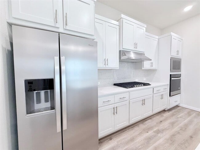 Building Photo - 133 Cintilar St