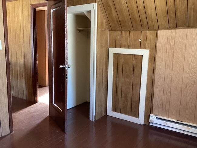 Building Photo - 4 bedroom Single Family