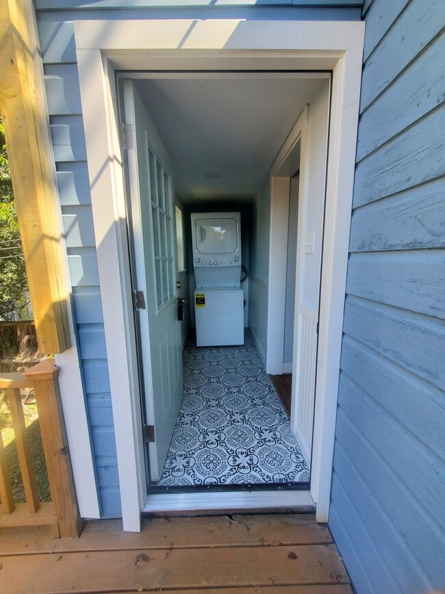 Building Photo - 1411 Godwin St