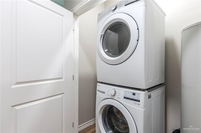 Building Photo - 9 Cedar Ave