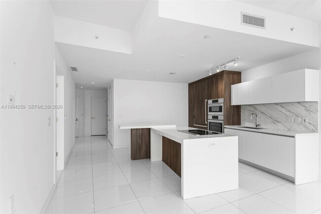 Building Photo - 851 NE 1st Ave