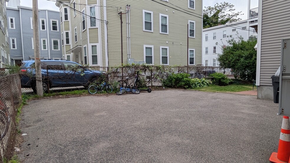 Building Photo - 367 Cardinal Medeiros Ave