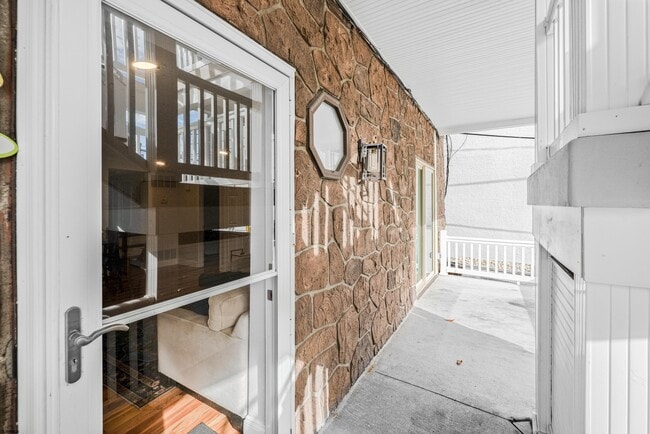 Building Photo - 9609 Pacific Ave