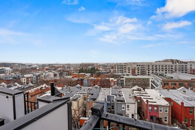 Building Photo - U St Penthouse