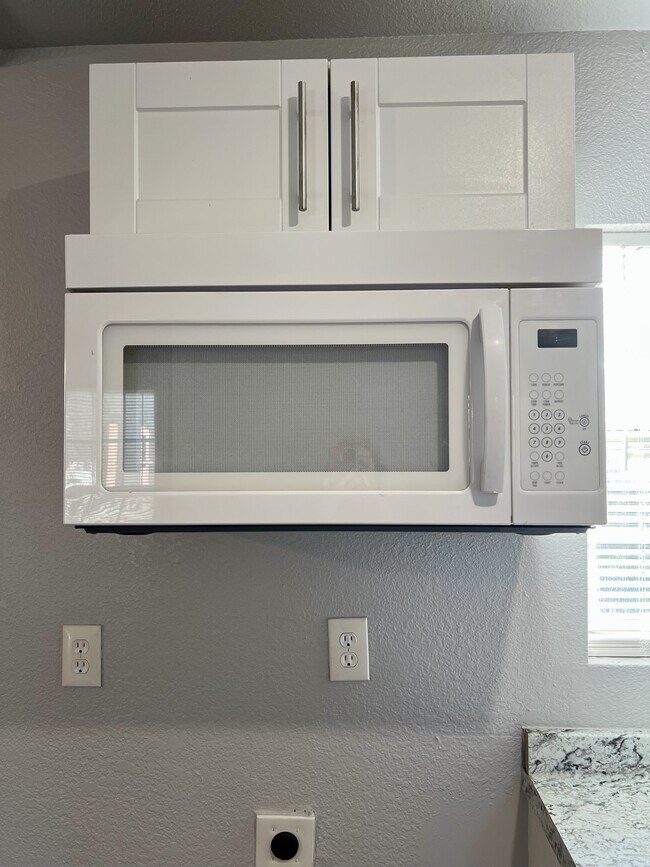 Building Photo - 904 N Peoria Ave