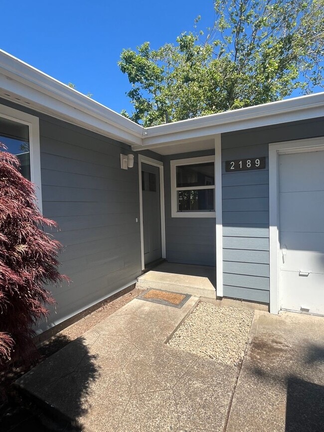 Building Photo - Virtually brand-new home in Eugene!!