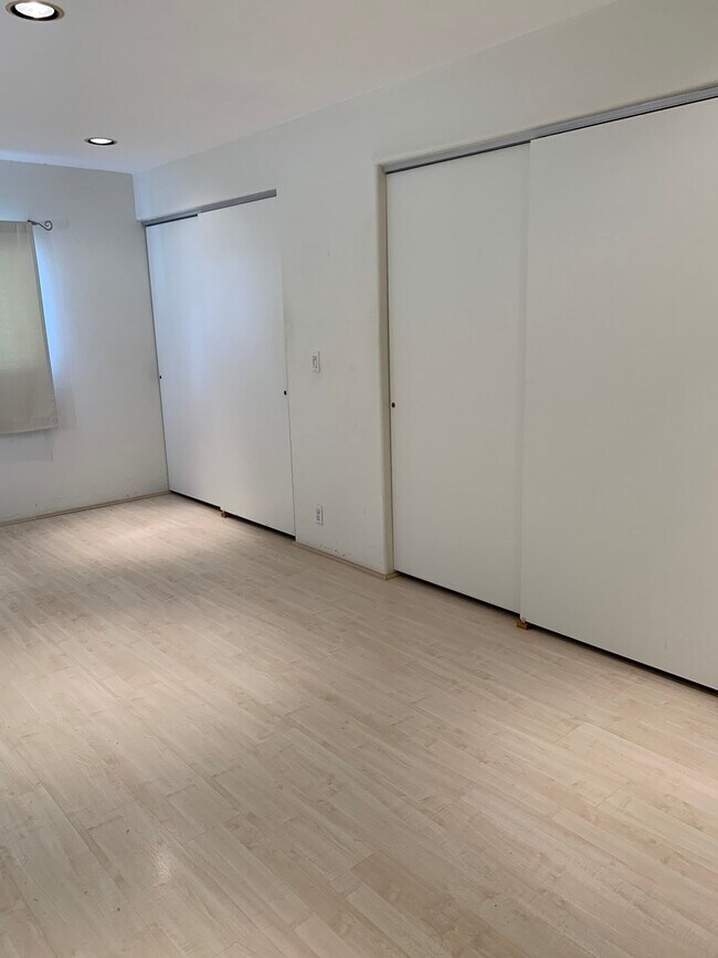 Building Photo - TS.937UP
