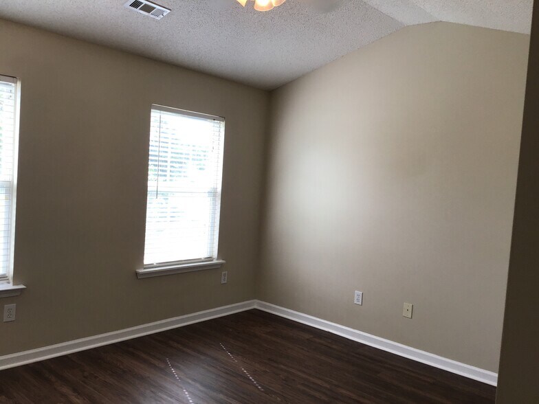 Building Photo - 300 Canvasback Way