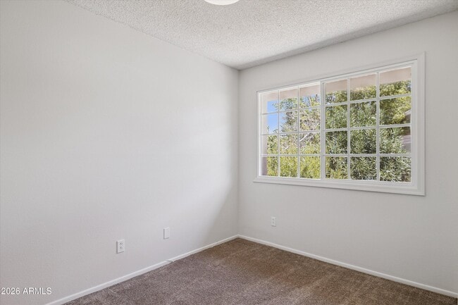 Building Photo - 3526 E Sahuaro Dr
