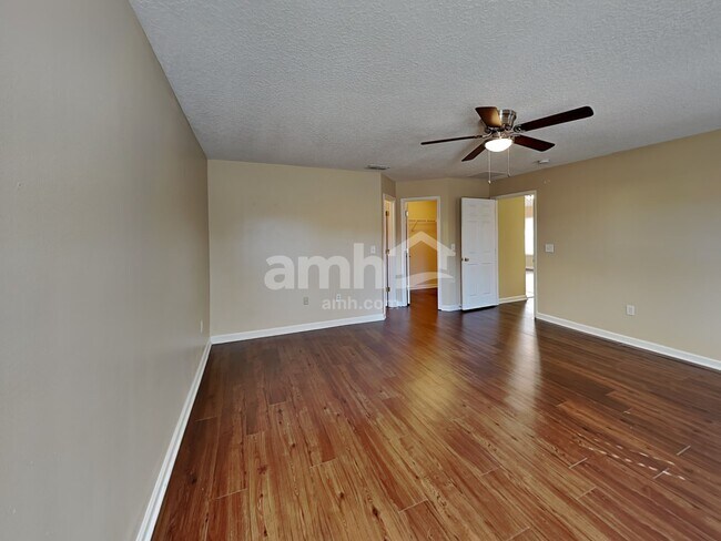 Building Photo - 9422 Daniels Mill Dr