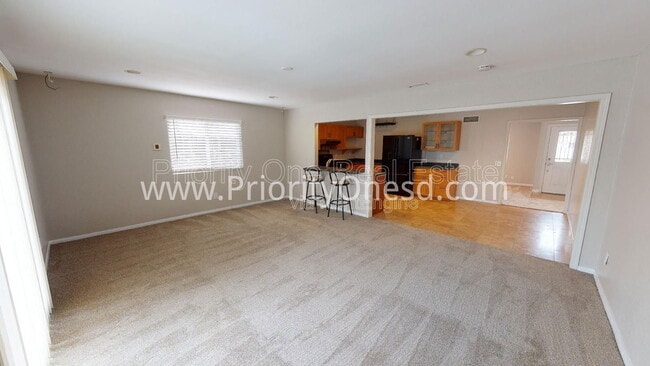 Building Photo - 10360 Londonderry Ave