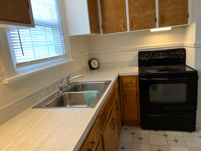 kitchen - 108 E Union St