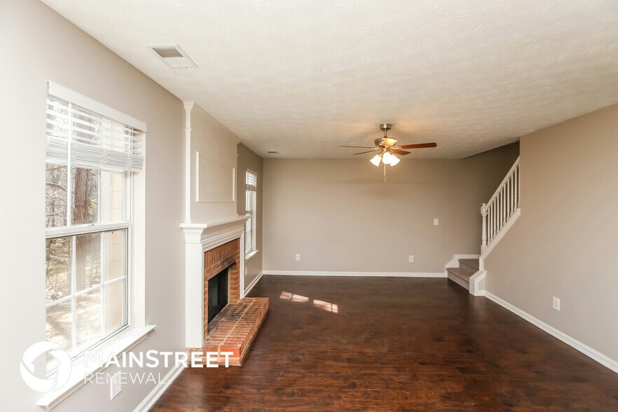 Building Photo - 1631 Sparrow Wood Ln SW
