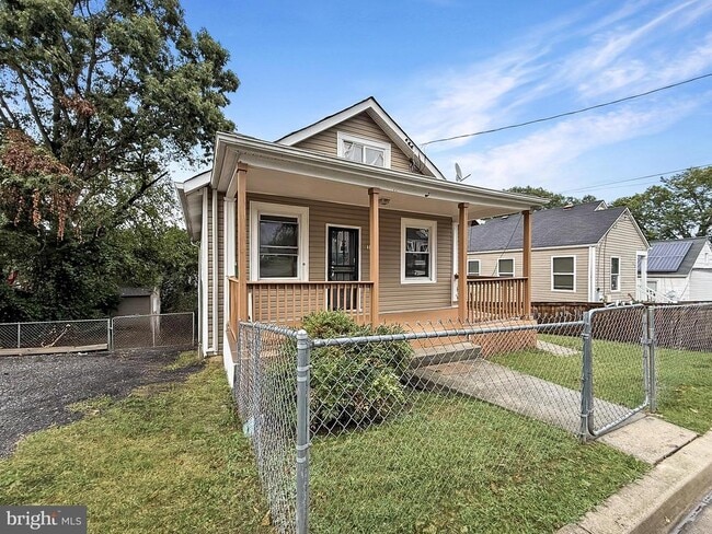 Primary Photo - 11 Sultan Ave