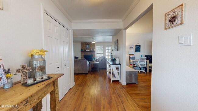 Building Photo - 453 El Camino Dr