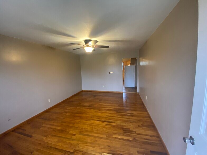 Living room - 3058 E County Road 50