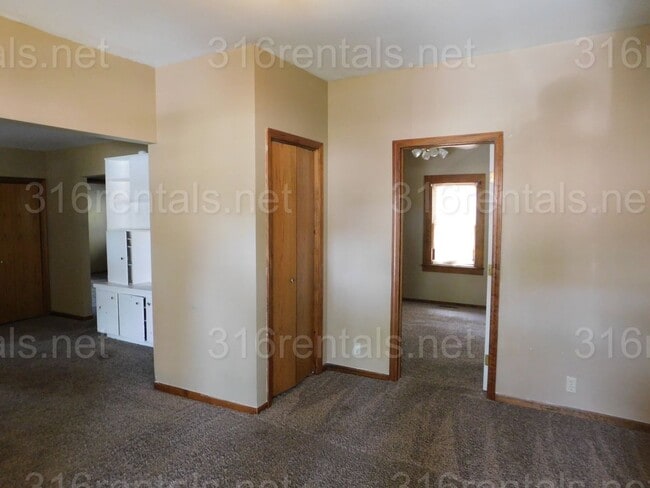 Building Photo - 2 Bedroom, 1 Bathroom house