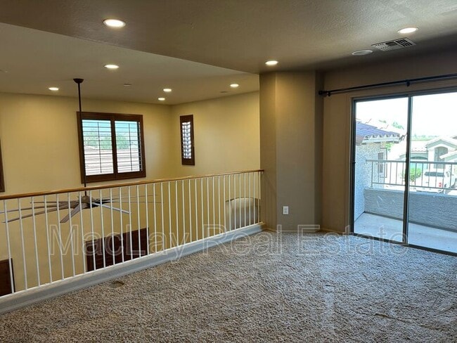 Building Photo - 1383 E Kingman Pl
