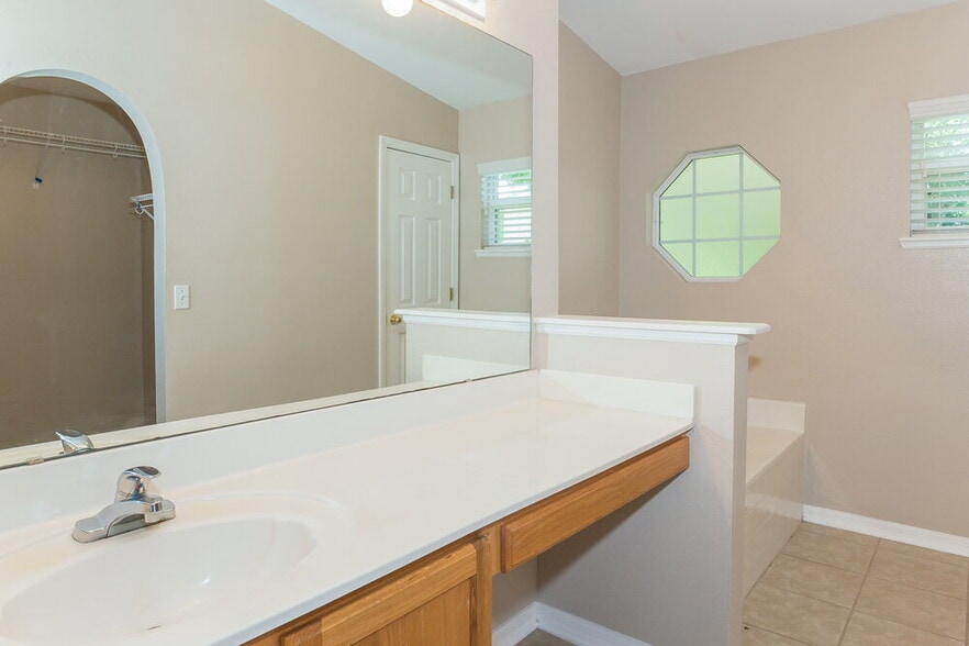 Building Photo - 141 Sterling Hill Dr