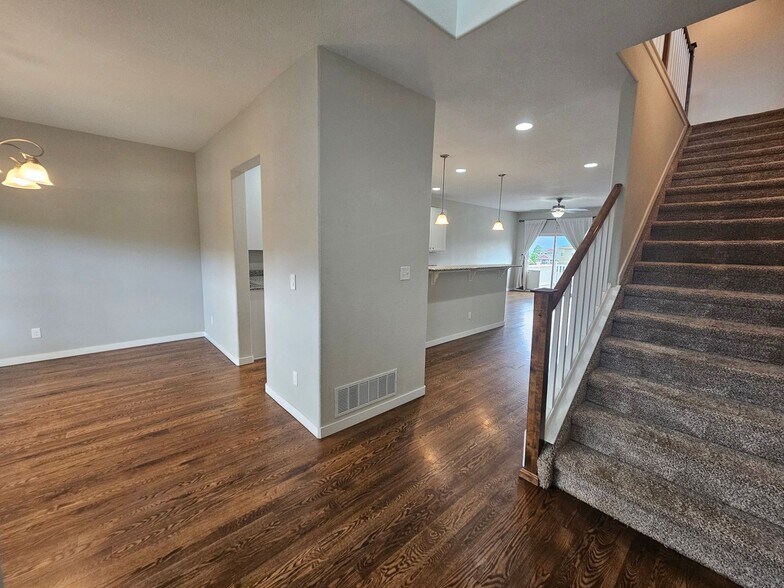 Building Photo - 1350 Alveston St