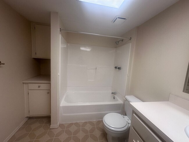 Building Photo - 1002 Juniper Springs Dr