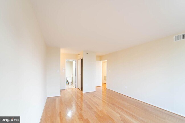 Building Photo - 1808 Old Meadow Rd