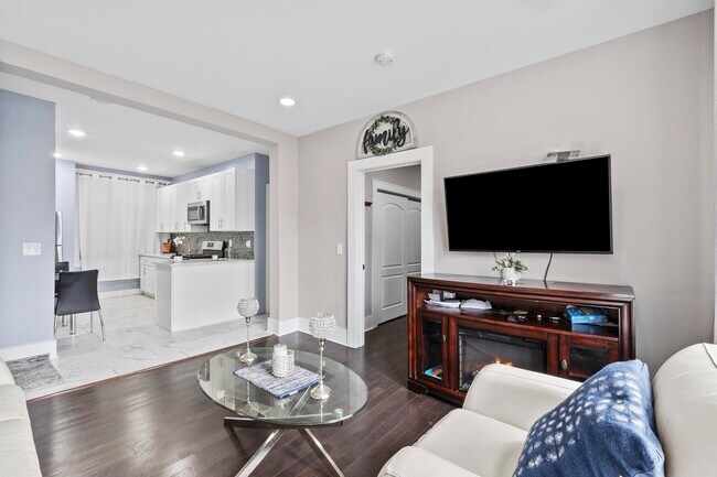 Building Photo - 6414 Park Ave