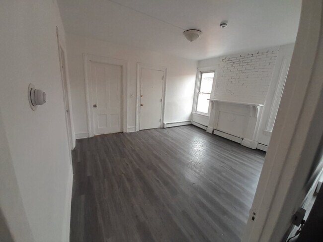 Building Photo - 120 Babcock St