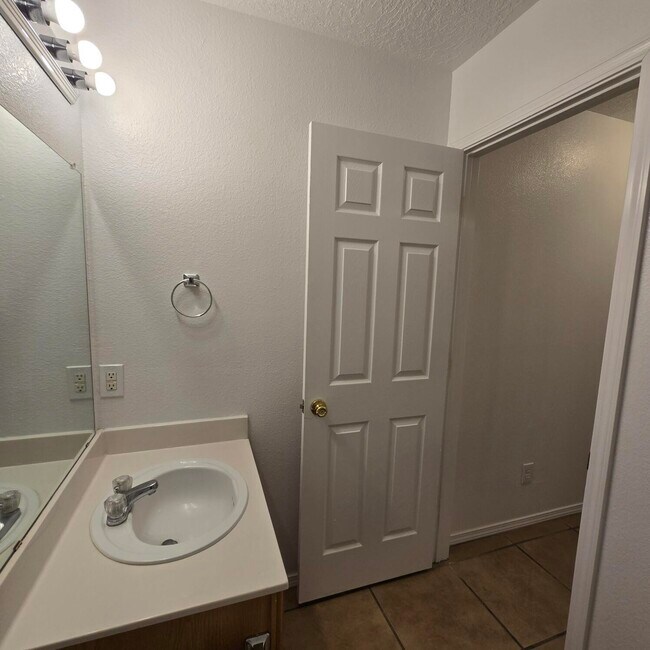 Building Photo - 8204 Tangerine Pl NW