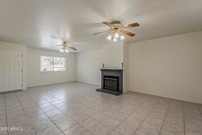 Building Photo - 14420 N 57th Dr