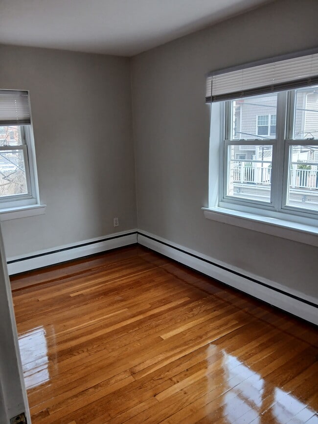 Building Photo - 19 Alton Pl