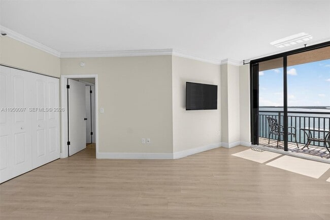 Building Photo - 540 Brickell Key Dr