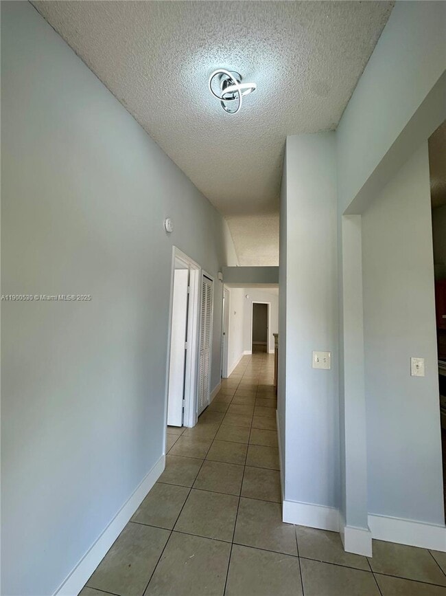 Building Photo - 10295 Hidden Springs Ct