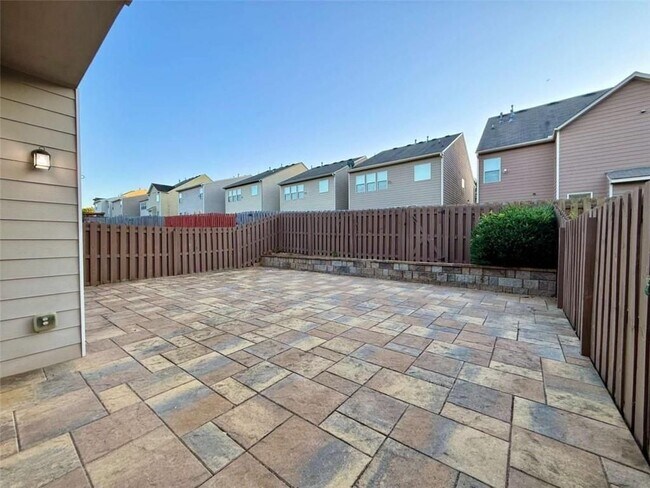 Building Photo - 5115 Breezewood Cir