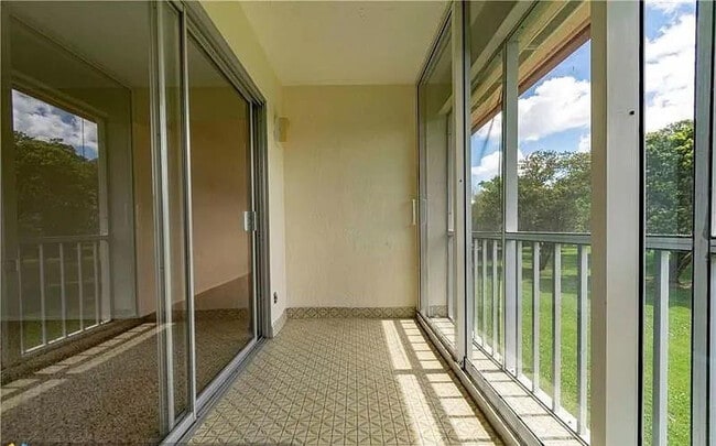 Building Photo - 1203 Bahama Bend