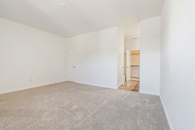 Building Photo - 1,331 sq ft with 2 on-suite bedrooms and o...