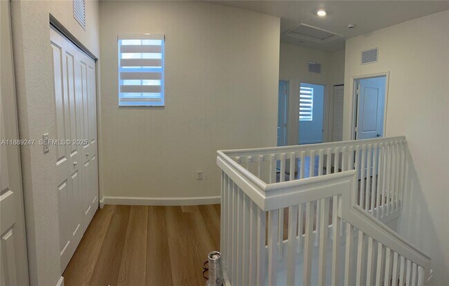 Building Photo - 2651 SE 24th Dr