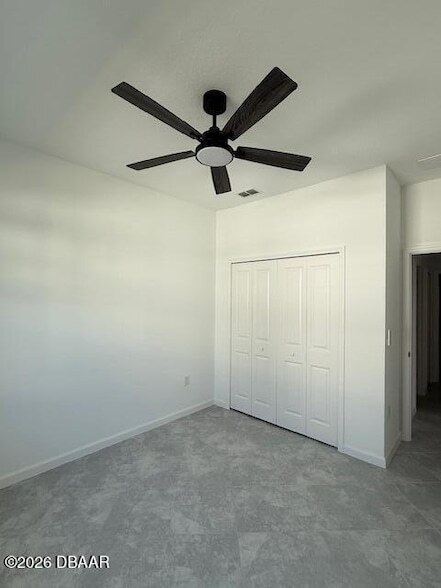 Building Photo - 215 Summertime Pl