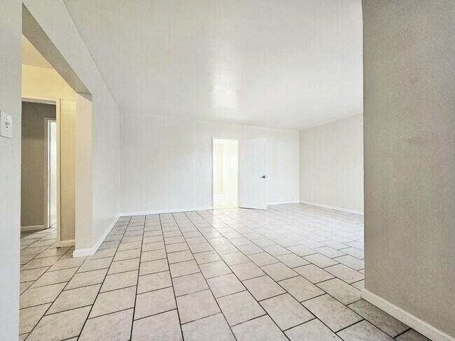 Building Photo - 2366 Venice Blvd.