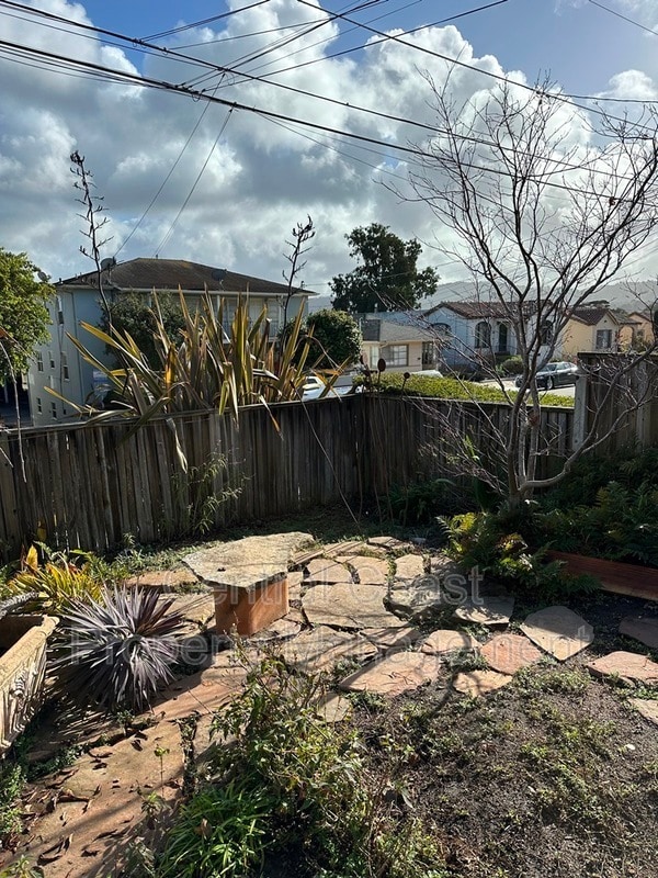 Building Photo - 254 Larkin St