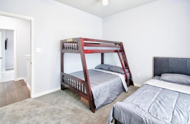 Building Photo - 3510 Oleander Ave