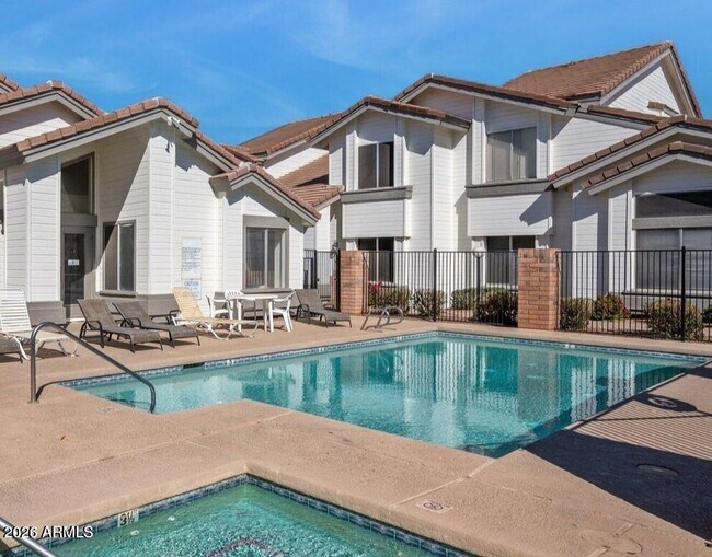 Building Photo - 2201 N Comanche Dr