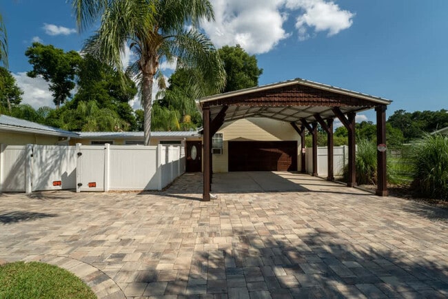 Building Photo - 1937 Grove Bluff Cir W