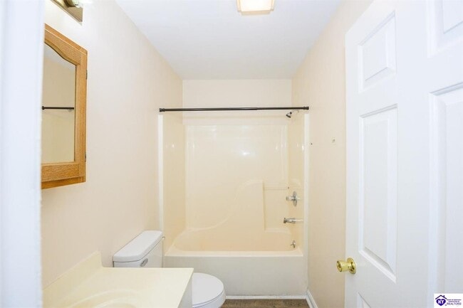 Building Photo - 113 College Street Rd